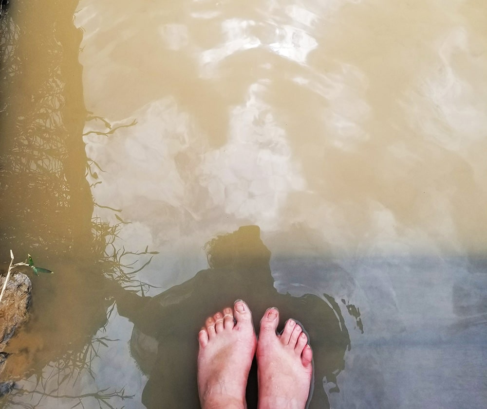 toes in water